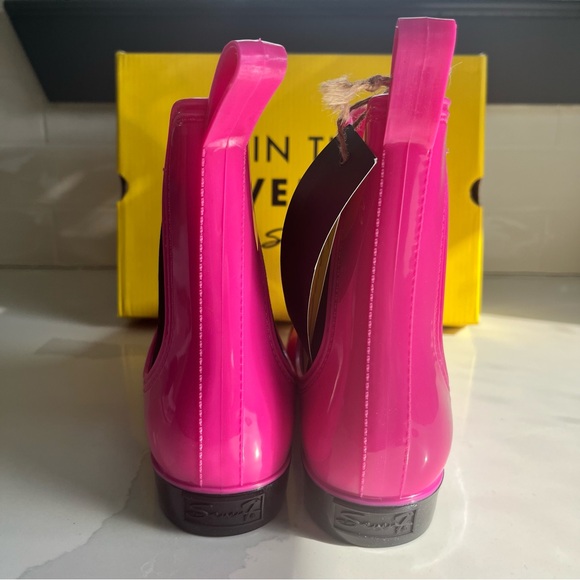 SEVEN7 Dover Bright Pink Pull On Ankle Rain Boots Women’s Sz 10 Med BNWB - Picture 4 of 13